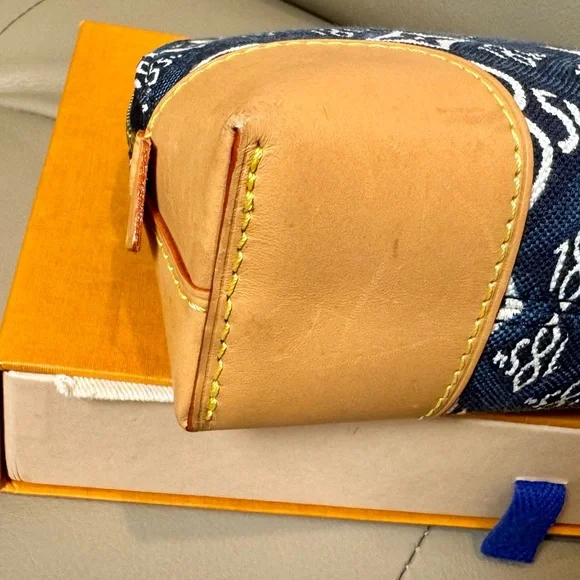 Sold x Louis Vuitton Limited edition Jacquard Since 1854 Cosmetic Pouch - Picture 6 of 12